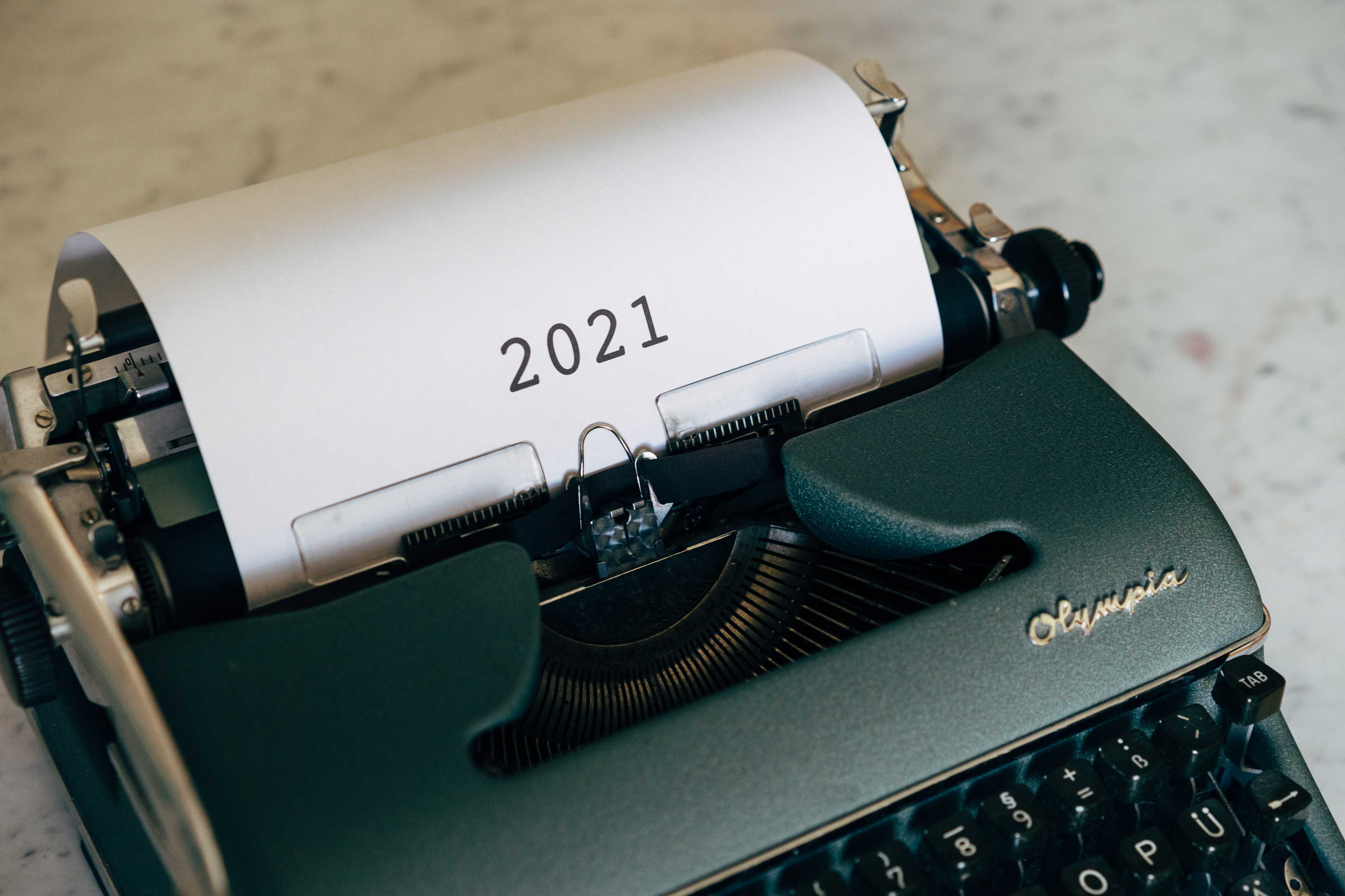 A type writer with 2021 written on paper